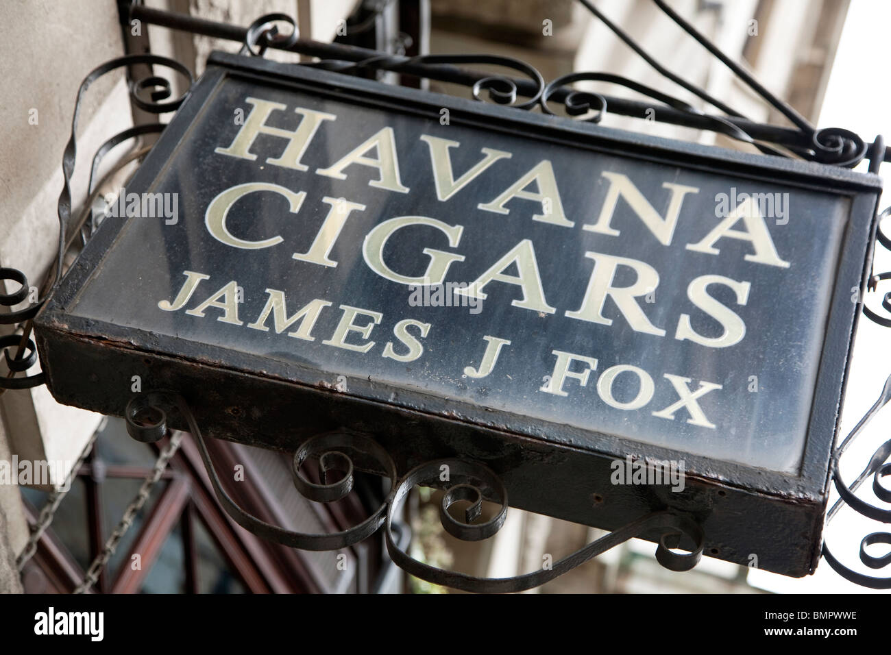 Sign on James J Fox cigar shop, St James's, Londra Foto Stock
