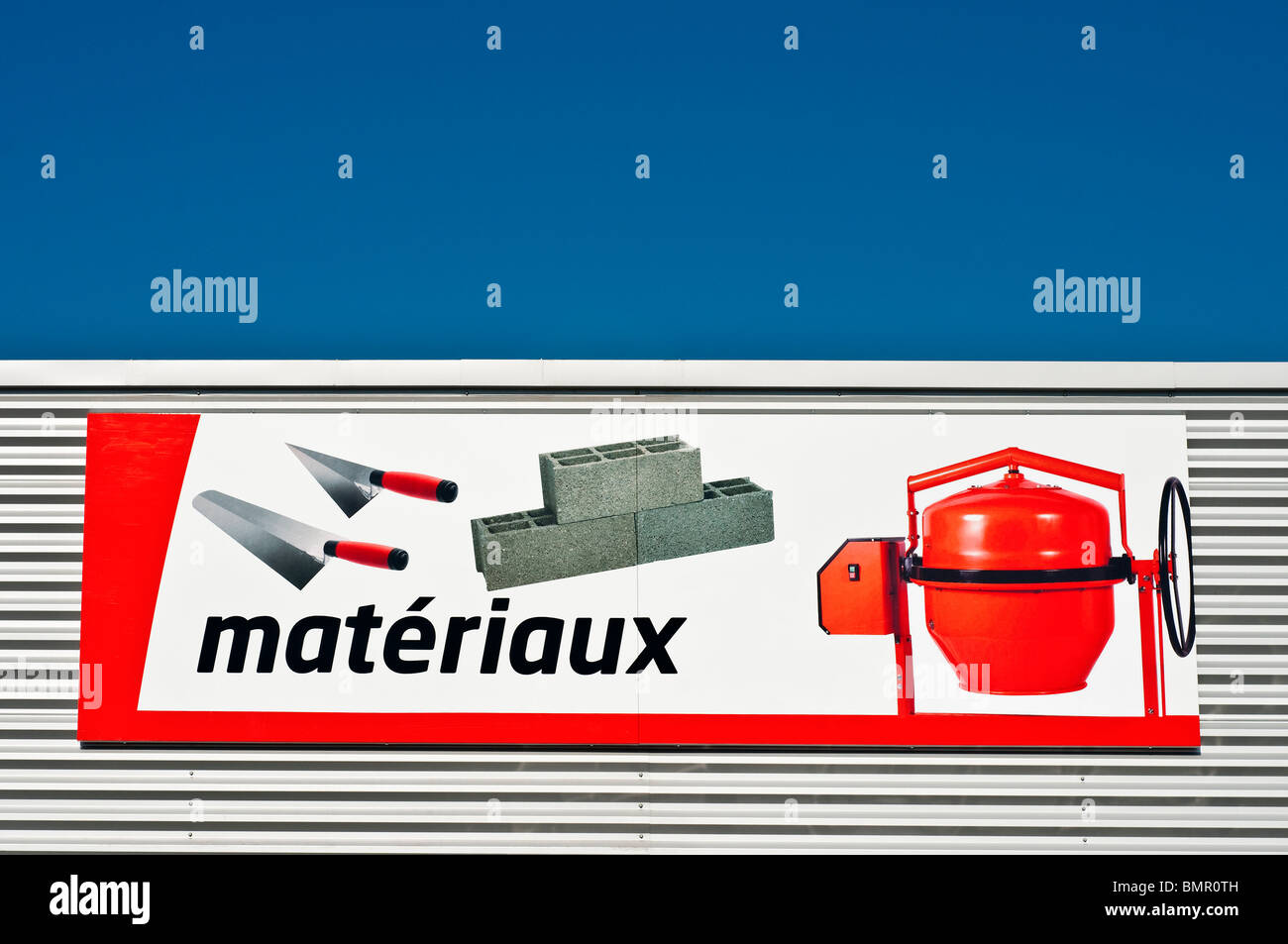 Bricomarché D-I-Y store 'matériaux' fornisce pubblicità segno, Francia. Foto Stock