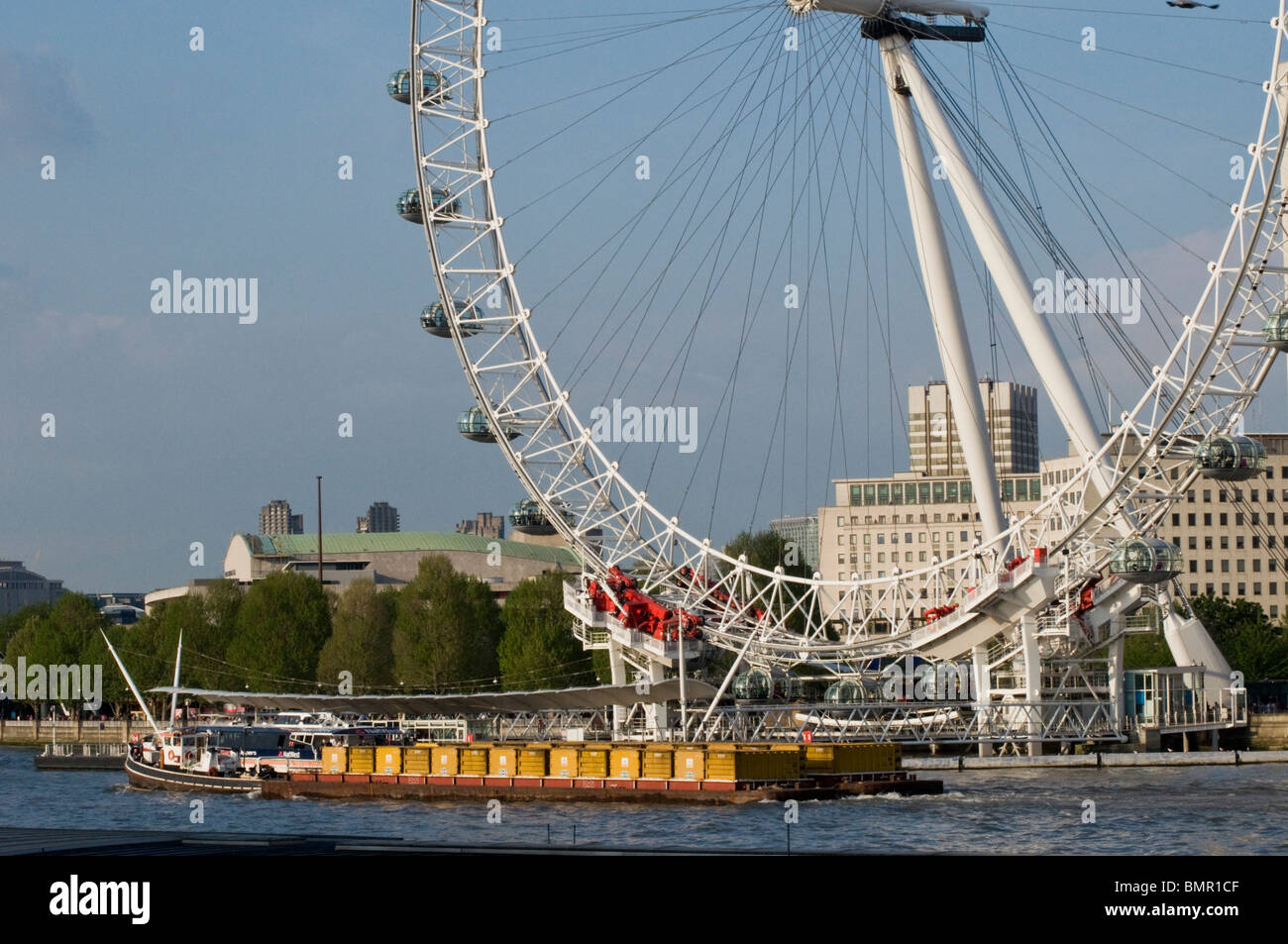 La Merlin Entertainments London Eye (comunemente il London Eye o Millennium Wheel, precedentemente noto come il British Airways London Eye) Foto Stock