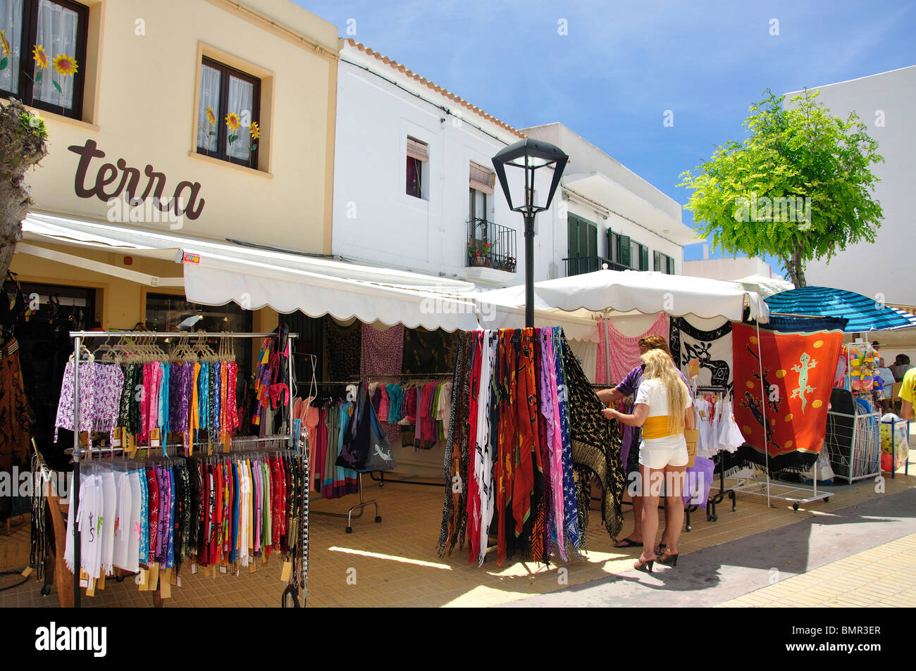 Strada pedonale dello shopping, a Sant Francesc Xavier, Formentera, isole Baleari, Spagna Foto Stock