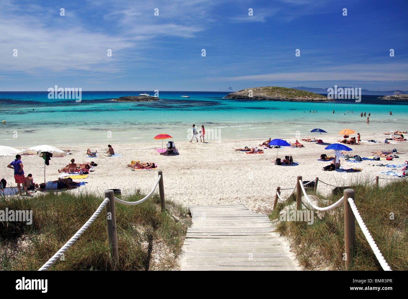 Vista della spiaggia, Platja de ses Illetes, Formentera, isole Baleari, Spagna Foto Stock