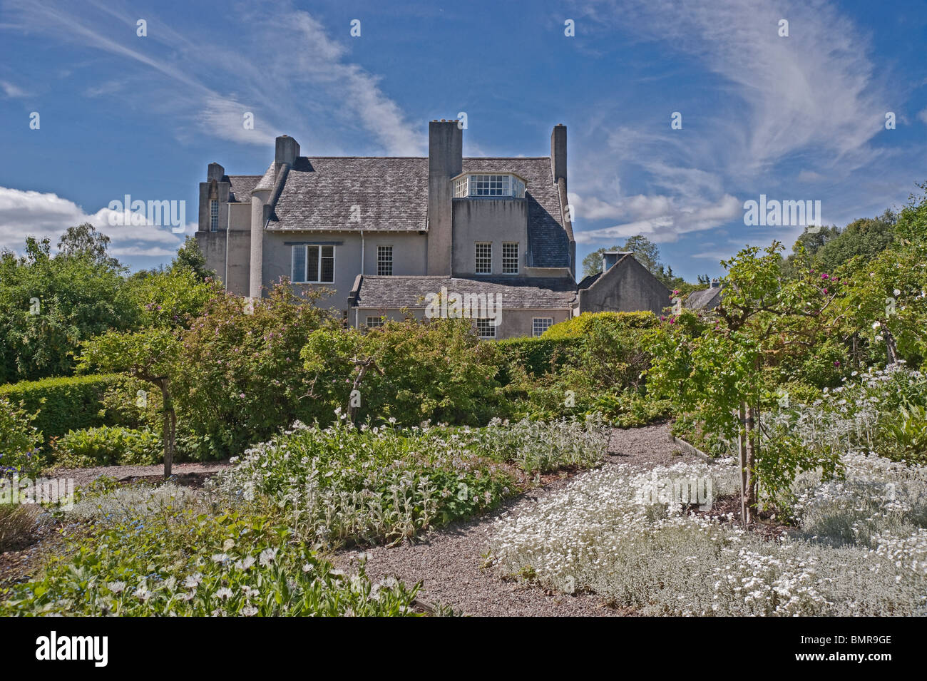 La Hill House in Helensburgh Scozia progettato dall architetto scozzese Charles Rennie Mackintosh e restaurato da NTS Foto Stock