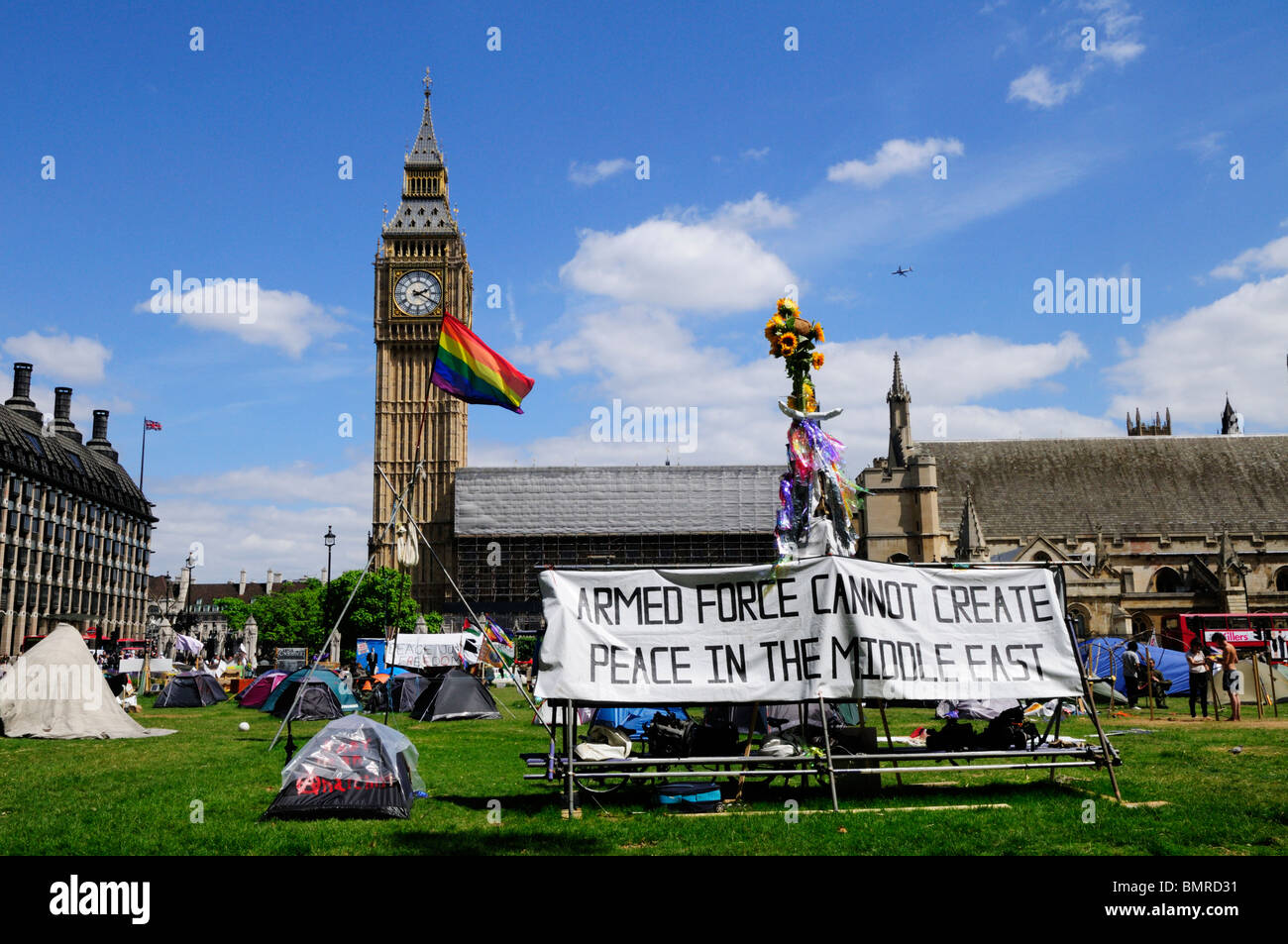 La democrazia Village anti protesta di guerra sulla piazza del Parlamento, Westminster London, England, Regno Unito Foto Stock