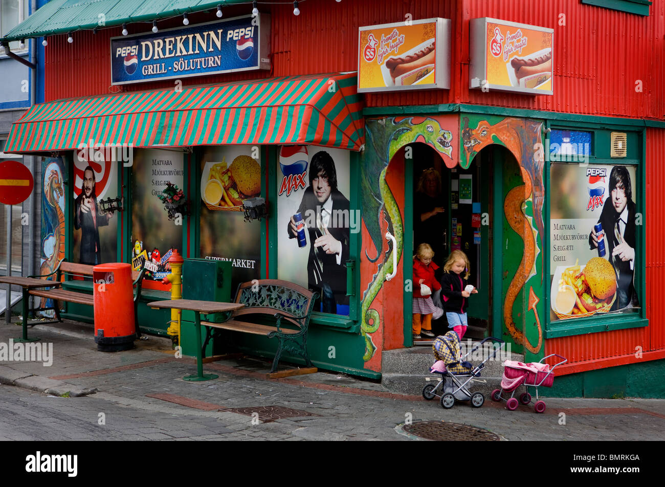 L'Islanda, Reykjavik. Drekinn generale negozio alimentare su Frakkastigur street. Foto Stock