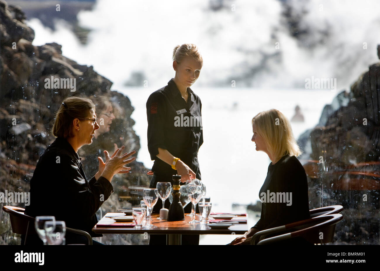Il ristorante alla laguna blu, 39 km dalla capitale città di Reykjavík. Foto Stock