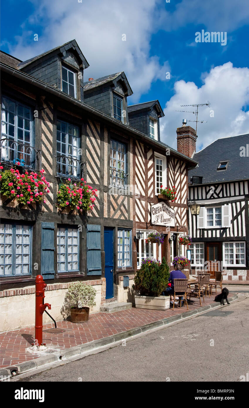 Il villaggio del patrimonio culturale del Beuvron En Auge , Calvados , Normandia , Francia , in Europa Foto Stock