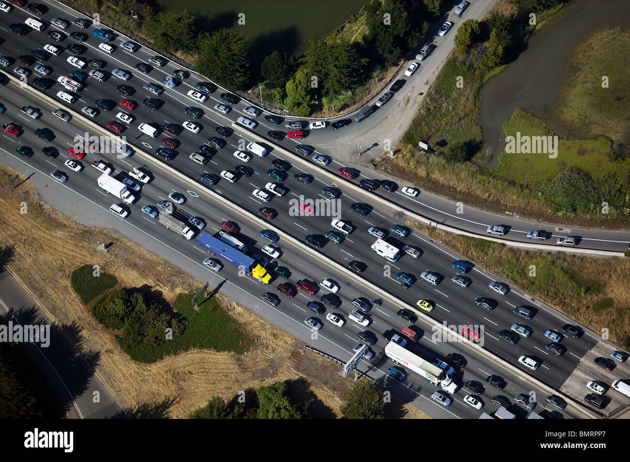 Vista aerea sopra traffico interstate 80 Berkeley di Emeryville, California Foto Stock