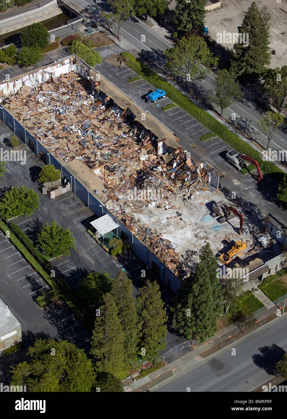 Vista aerea al di sopra di demolizione edificio commerciale Santa Clara County in California Foto Stock