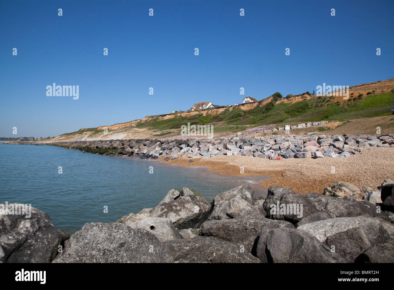 In cima alla scogliera e case di pietra di roccia pennelli mare difese a Cinisello Balsamo Foto Stock