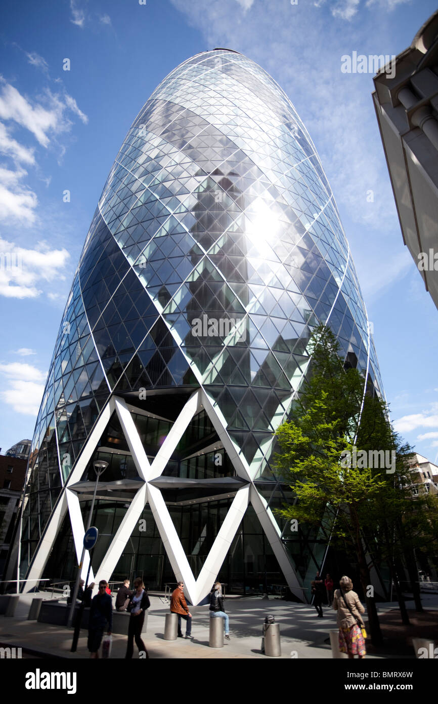 30 St Mary Axe, aka il cetriolino e la Swiss Re Building,London, England, Regno Unito Foto Stock