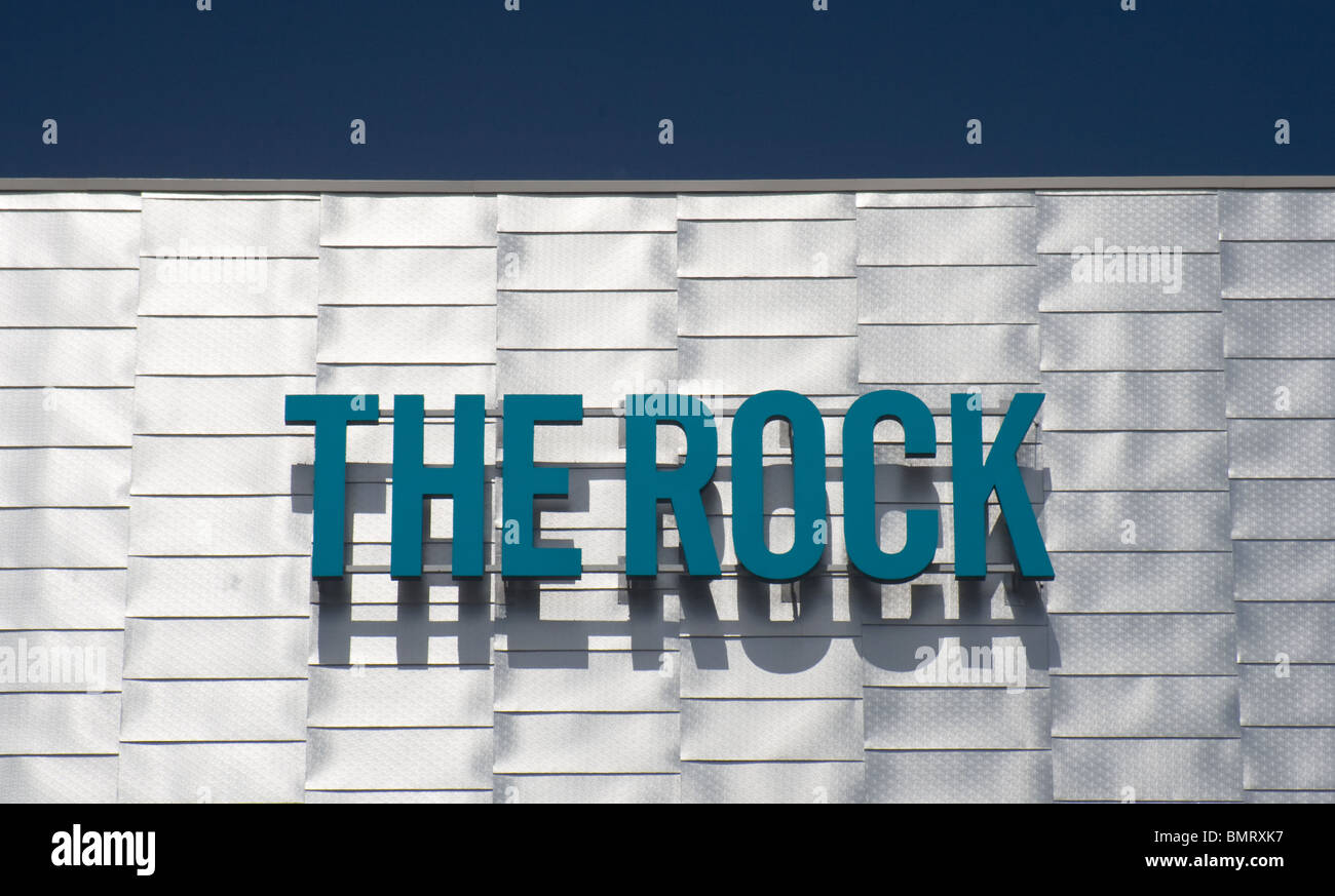 Segno + rivestimento esterno, roccia, shopping, attività per il tempo libero e lo sviluppo residenziale, Bury, Greater Manchester, Regno Unito Foto Stock Segno + rivestimento esterno, roccia, shopping, attività per il tempo libero e lo sviluppo residenziale, Bury, Greater Manchester, Regno Unito Foto Stock