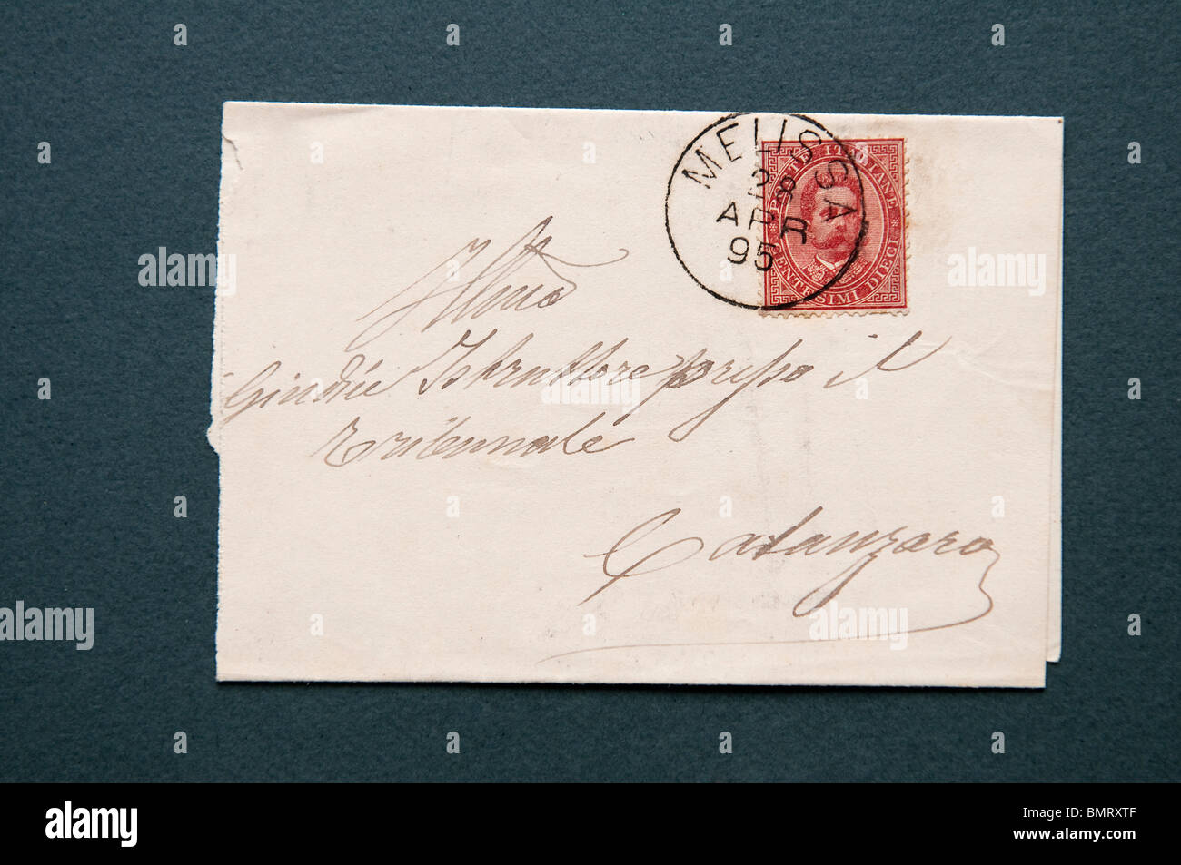 Lettera con 1879 francobolli italiani con efigy di ViUmberto I re d'Italia. Foto Stock