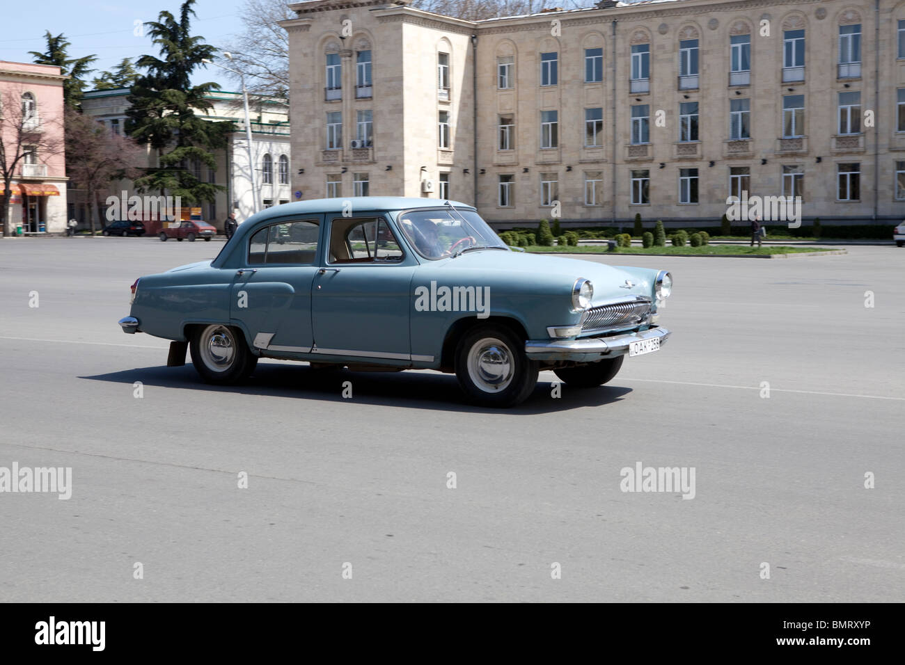 Auto d'epoca su Stalin avenue, Gori, Georgia Foto Stock