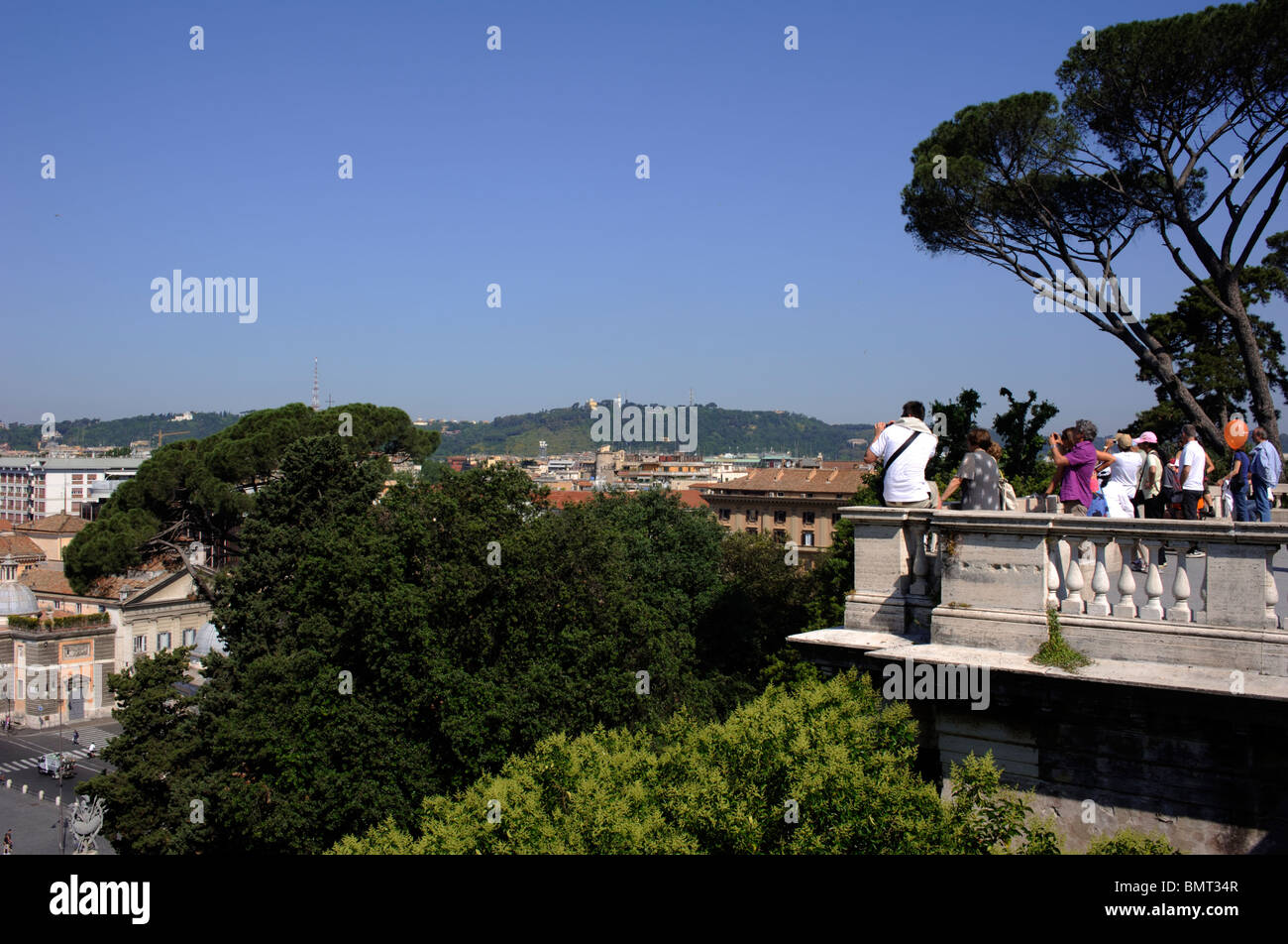 Italia, Roma, colle Pincio, terrazza che si affaccia su piazza del Popolo, punto di vista Foto Stock