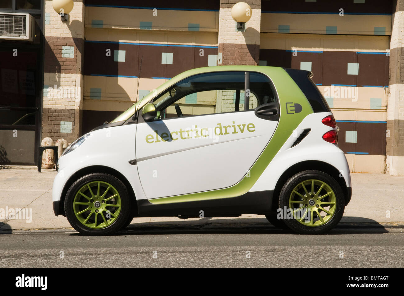 Automobili smart electric drive automobili parcheggiate sulla strada. Foto Stock