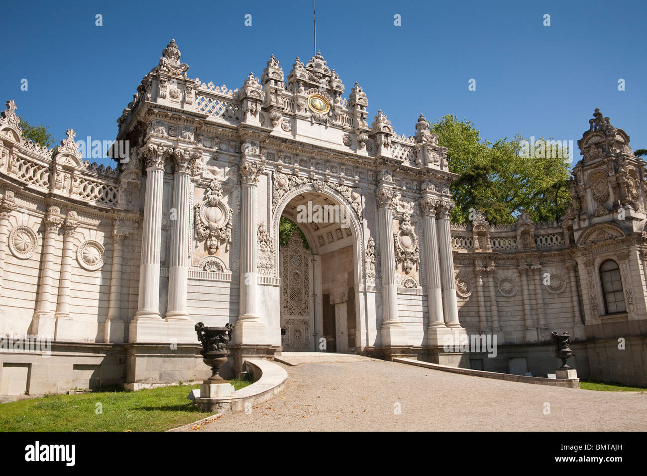 Sultan's Gate, noto anche come il Royal e Imperial Gate, il Palazzo Dolmabahce, Istanbul, Turchia Foto Stock