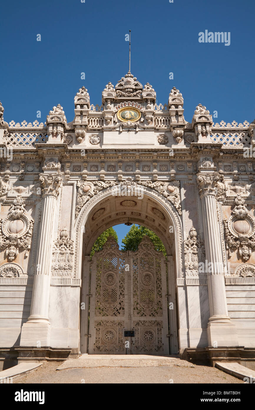 Sultan's Gate, noto anche come il Royal e Imperial Gate, il Palazzo Dolmabahce, Istanbul, Turchia Foto Stock