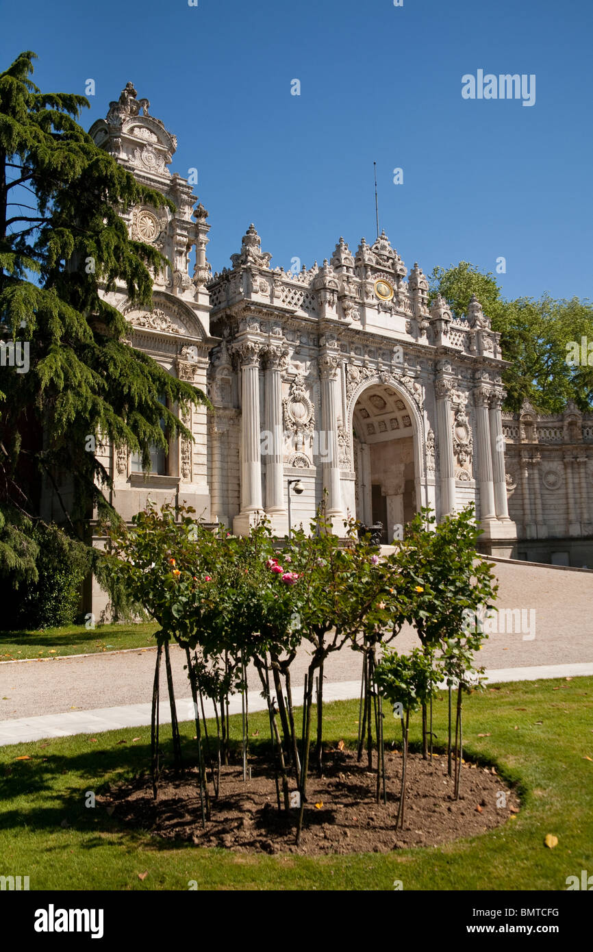 Sultan's Gate, noto anche come il Royal e Imperial Gate, il Palazzo Dolmabahce, Istanbul, Turchia Foto Stock