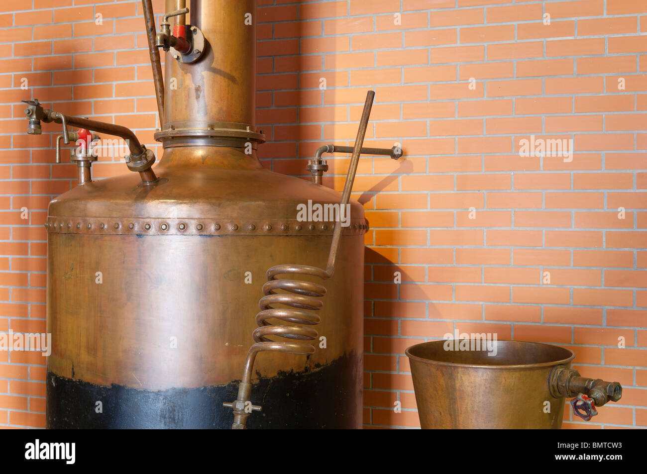 Tradizionale in rame ancora in dettaglio in una cantina, Alentejo, Portogallo Foto Stock