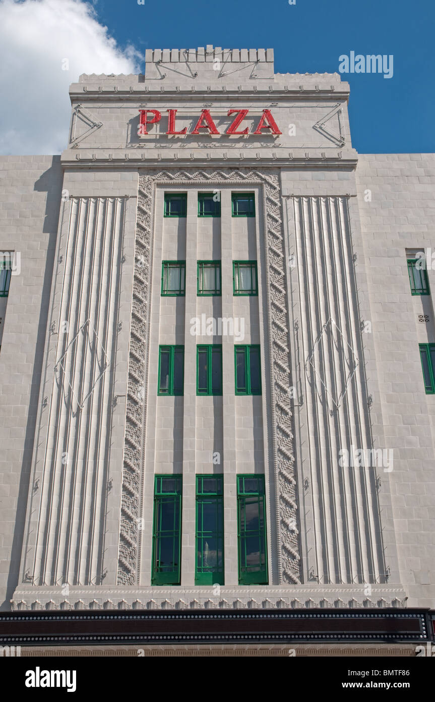 Il Plaza Stockport, aperto nel 1932, l'art deco cinema e teatro dell'architetto W. Thornley è una Grade II * listed building. Foto Stock