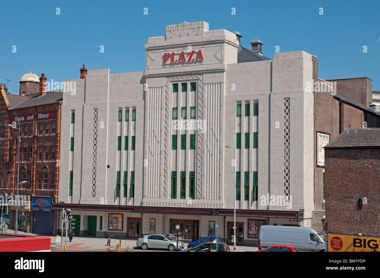 Il Plaza Stockport, aperto nel 1932, l'art deco cinema e teatro dell'architetto W. Thornley è una Grade II * listed building. Foto Stock