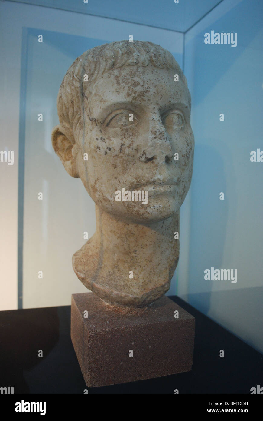Statua di testa nel museo, complesso archeologico , Carmona, provincia di Siviglia, in Andalusia, Spagna, Europa occidentale. Foto Stock