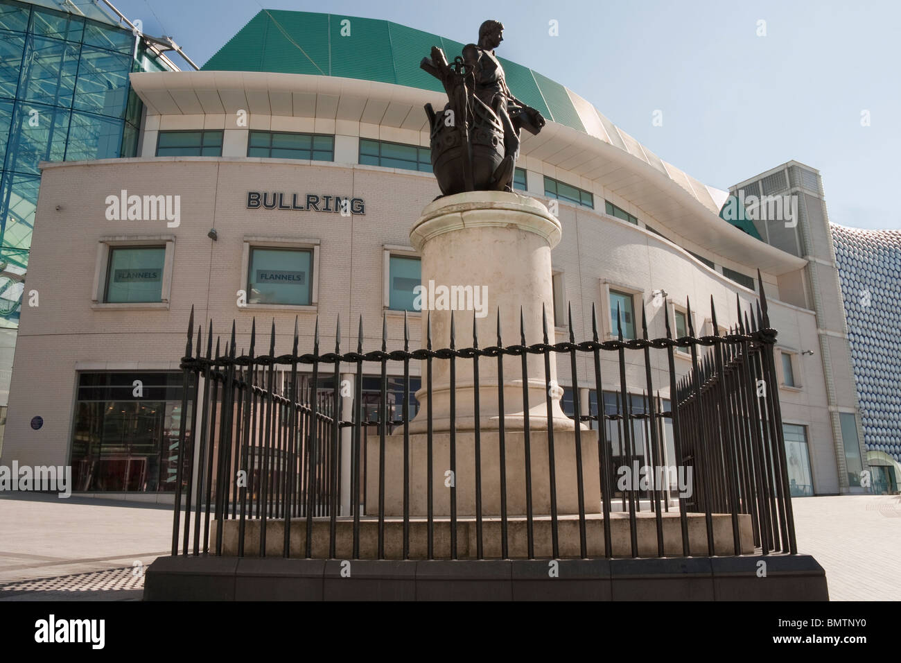 Statua di Nelson al di fuori del centro commerciale Bullring a Birmingham REGNO UNITO Foto Stock