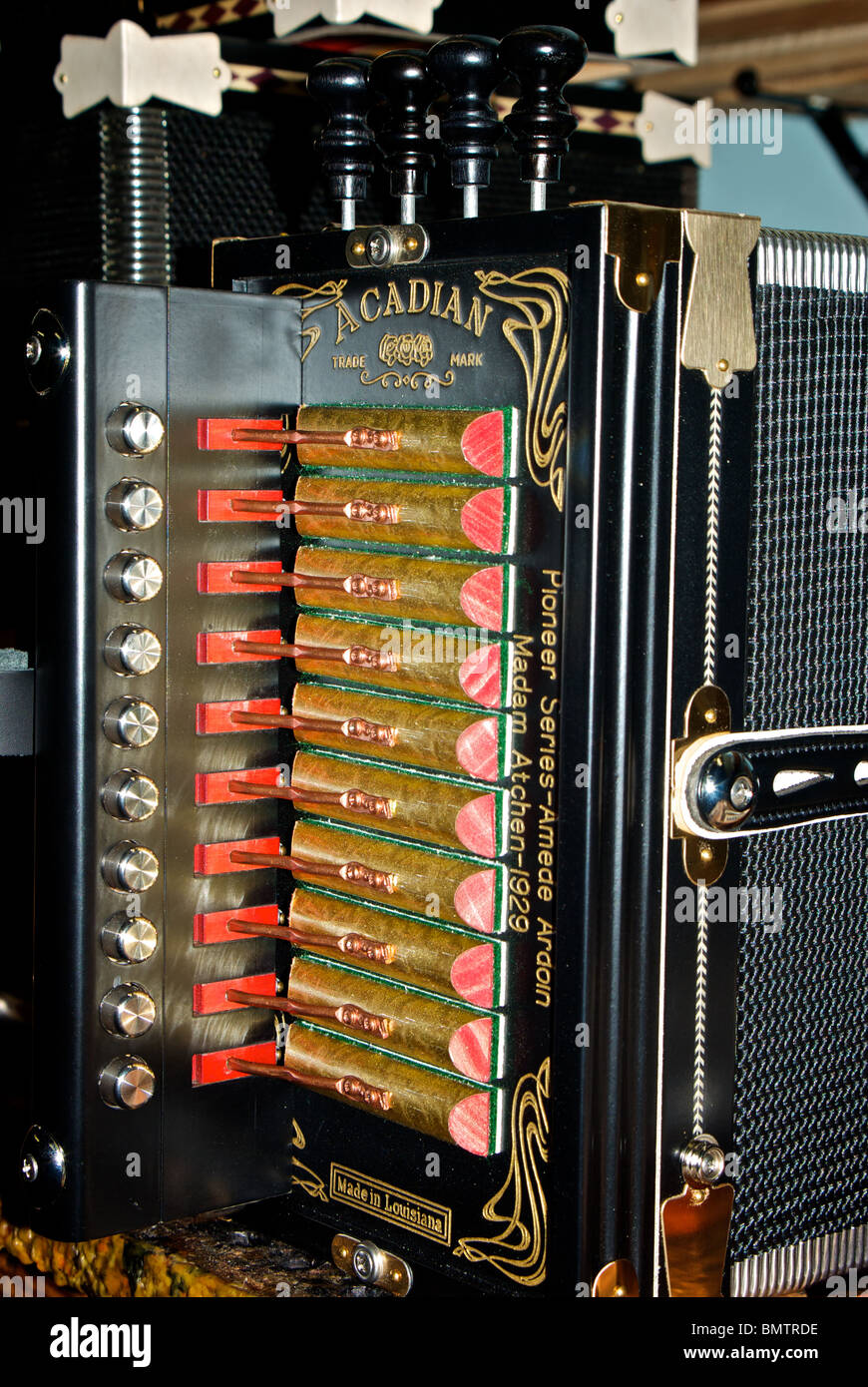 Custom made Acadian accordions in attesa di assemblaggio finale Marc Savoy Music Center Eunice LA Foto Stock