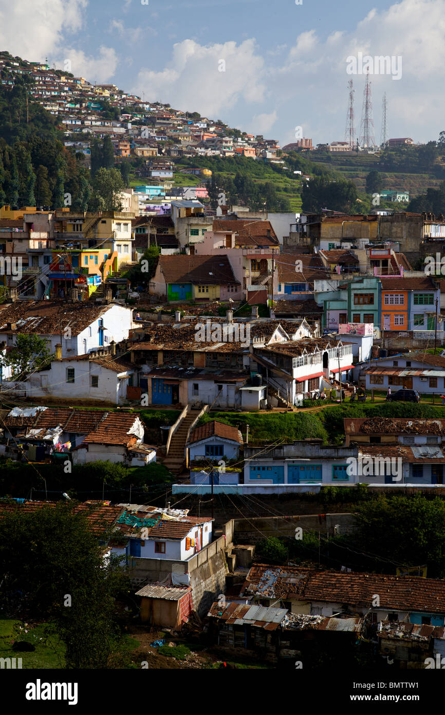 Altamente popolata area in un hill station Foto Stock