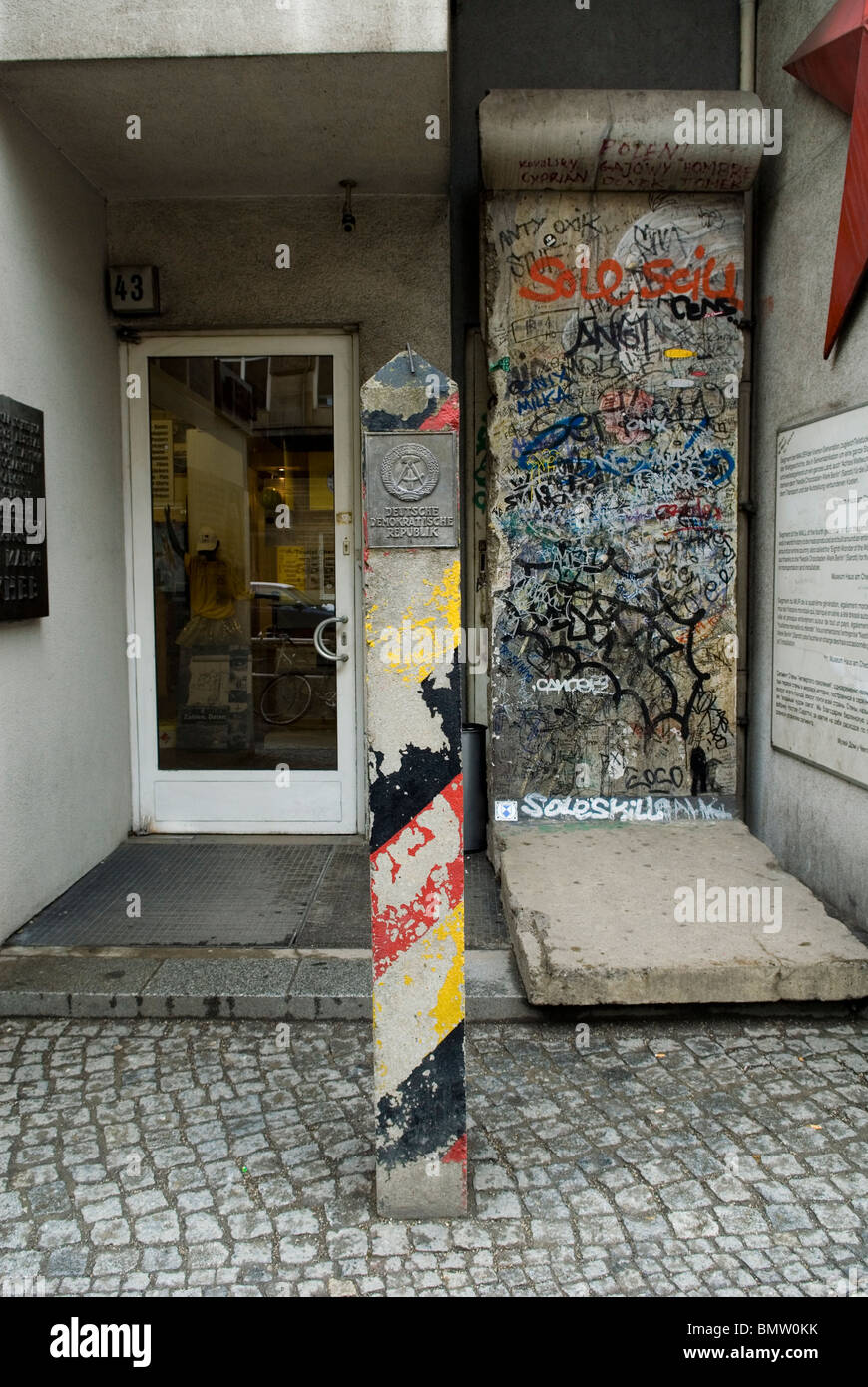 Pezzo di muro di Berlino Berlin Germania Europa Foto Stock