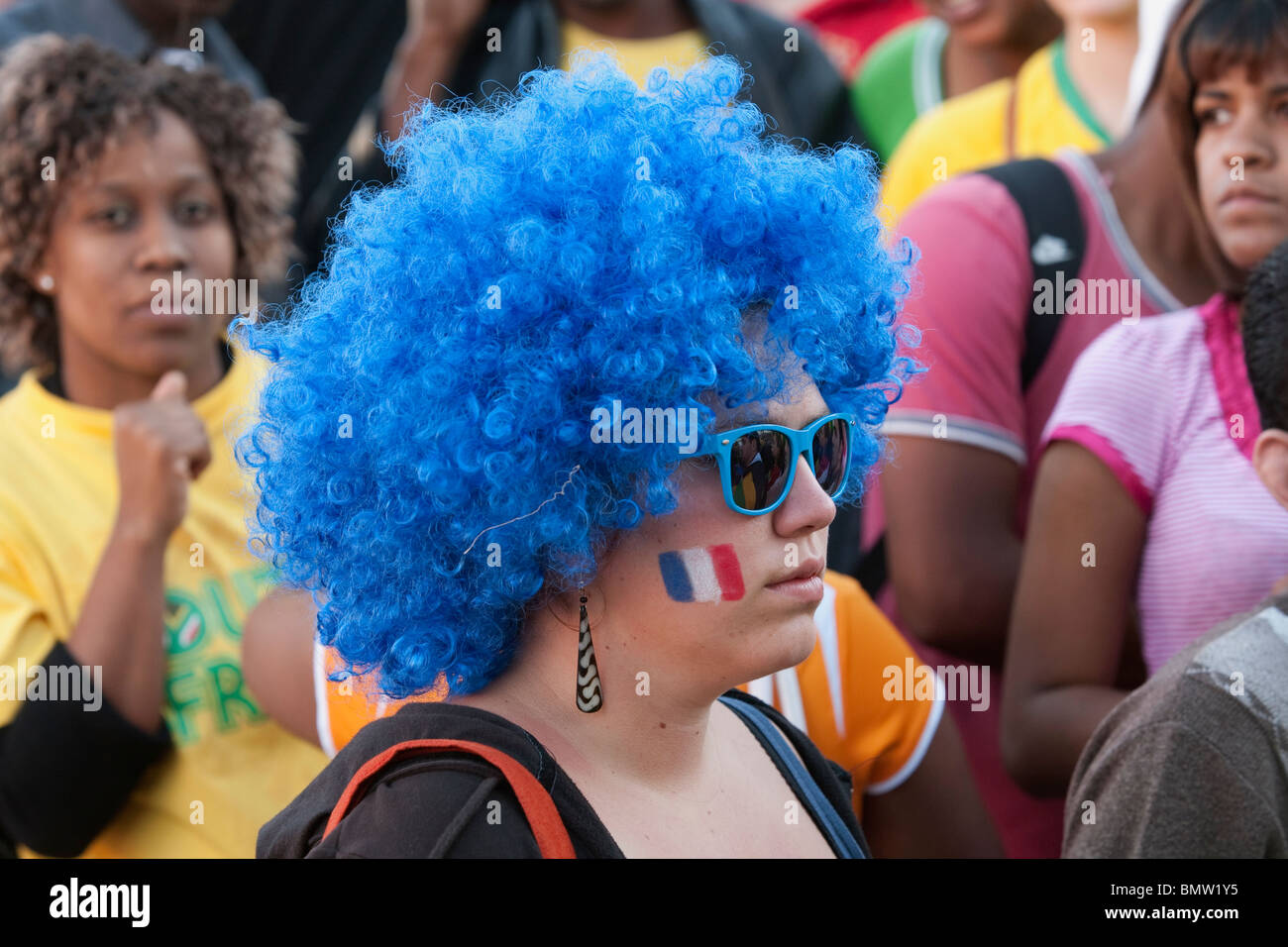 Visualizzazione pubblico della Coppa del Mondo FIFA 2010 a V&A Waterfront a Città del Capo in Sud Africa Foto Stock