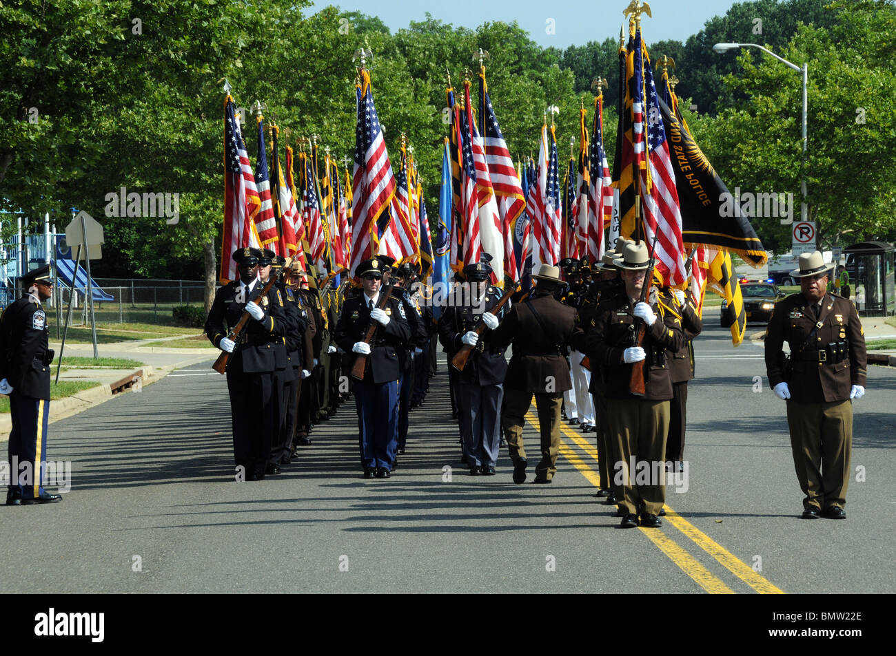 Centinaia di poliziotti onore le guardie da tutto il USA Marzo giù per la strada al funerale di stato trooper ucciso Foto Stock