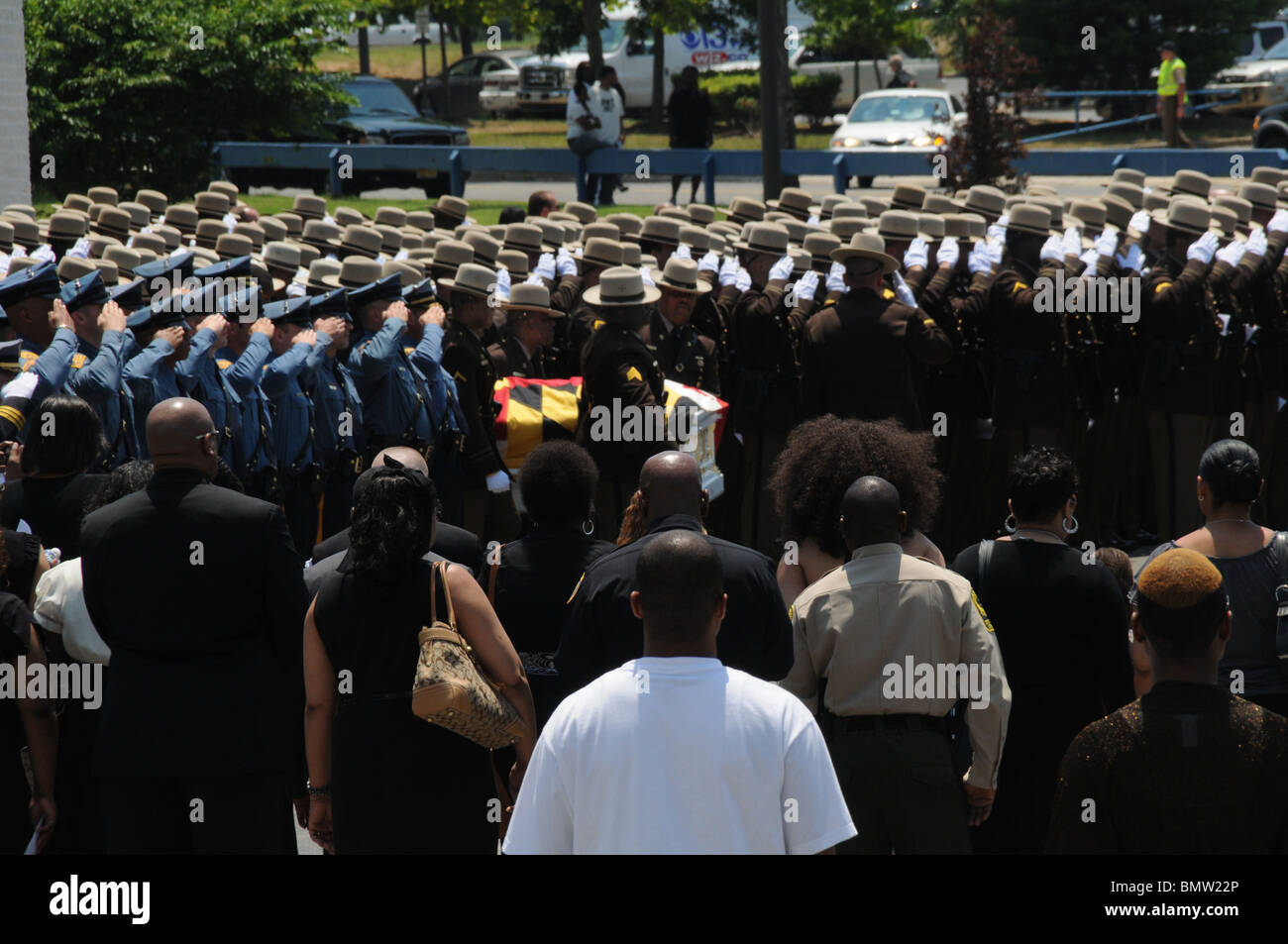 Migliaia di poliziotti di tutto gli Stati Uniti hanno dimostrato fino al funerale del Maryland trooper di stato che è stato ucciso Foto Stock