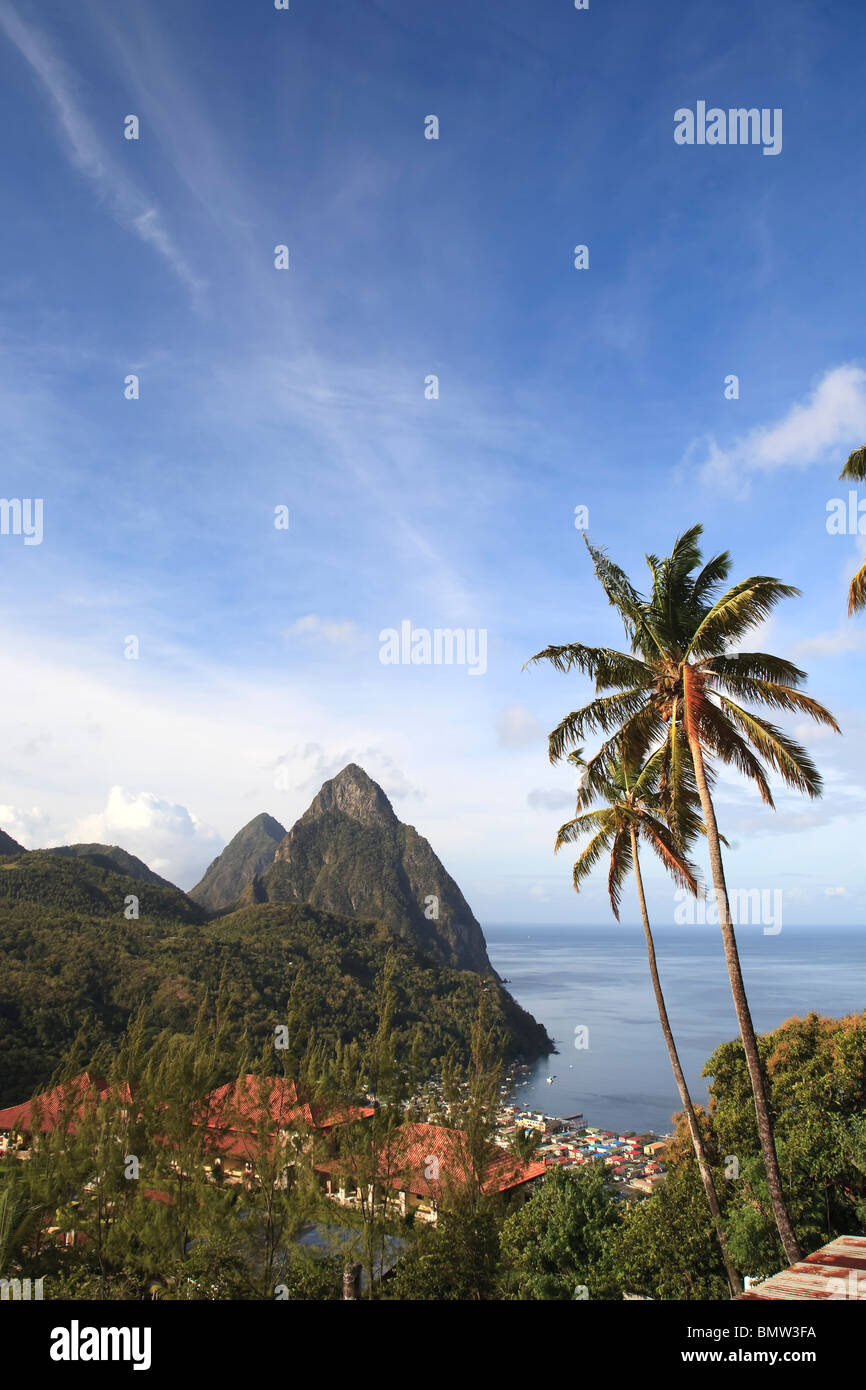 Caraibi, St Lucia, Petit e Gros Piton Montagne (Patrimonio Mondiale dell'UNESCO) Foto Stock