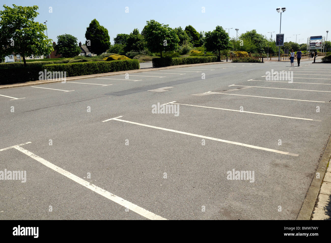 Vuoto spazi per il parcheggio auto, Retail Park, Peterborough. Foto Stock