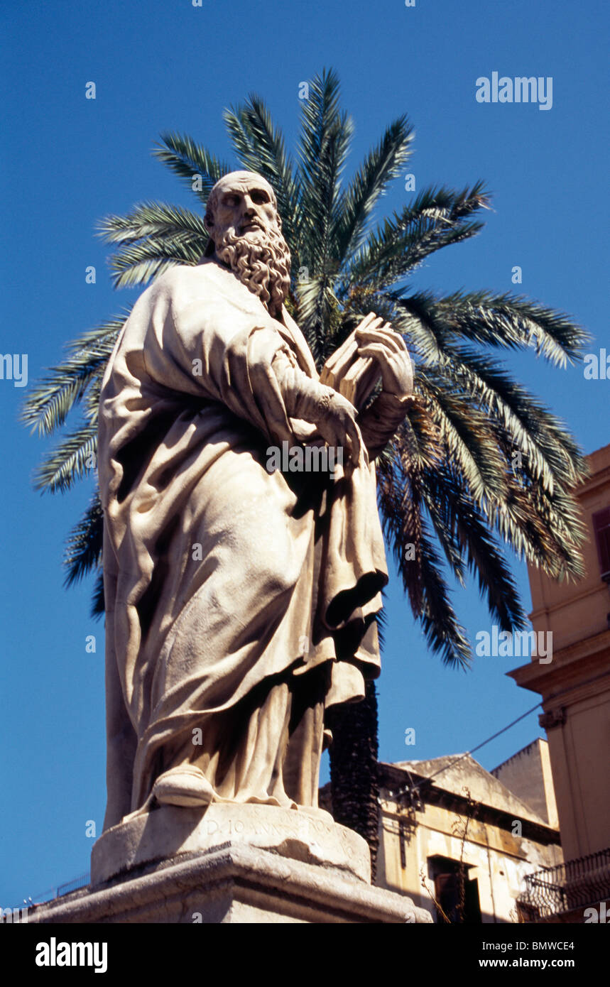 Palermo Sicilia Italia statua di Sant'Ambrogio fuori Palermo Cattedrale di Santa Maria Assunta (Santa Maria Assunta) Foto Stock