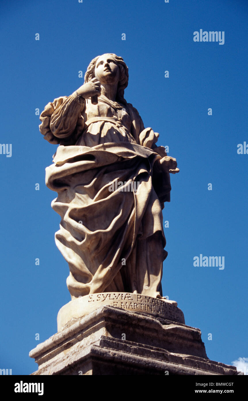 Palermo Sicilia Italia statua di San Sylvia fuori Palermo Cattedrale di Santa Maria Assunta (Santa Maria Assunta) Foto Stock