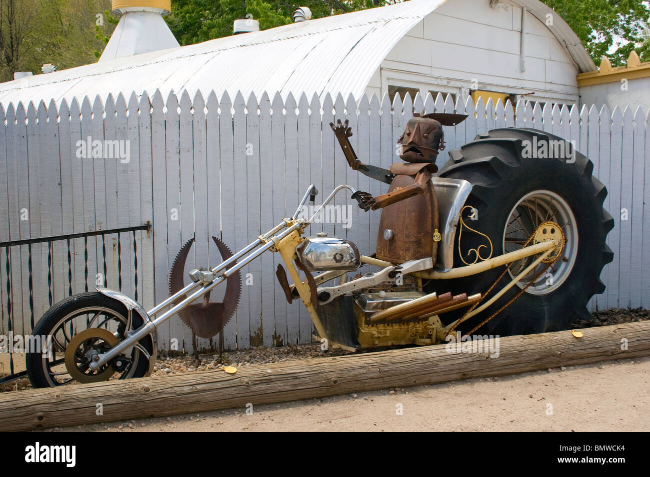 Lo zoo di Swetsville a Fort Collins, Colorado, espone stravaganti sculture metalliche di Bill Swets, mescolando arte, creatività e divertimento all'aperto. Foto Stock