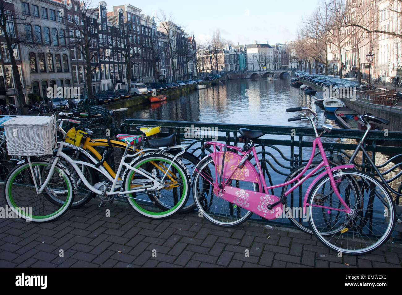 Moto sul ponte della città di Amsterdam Foto Stock