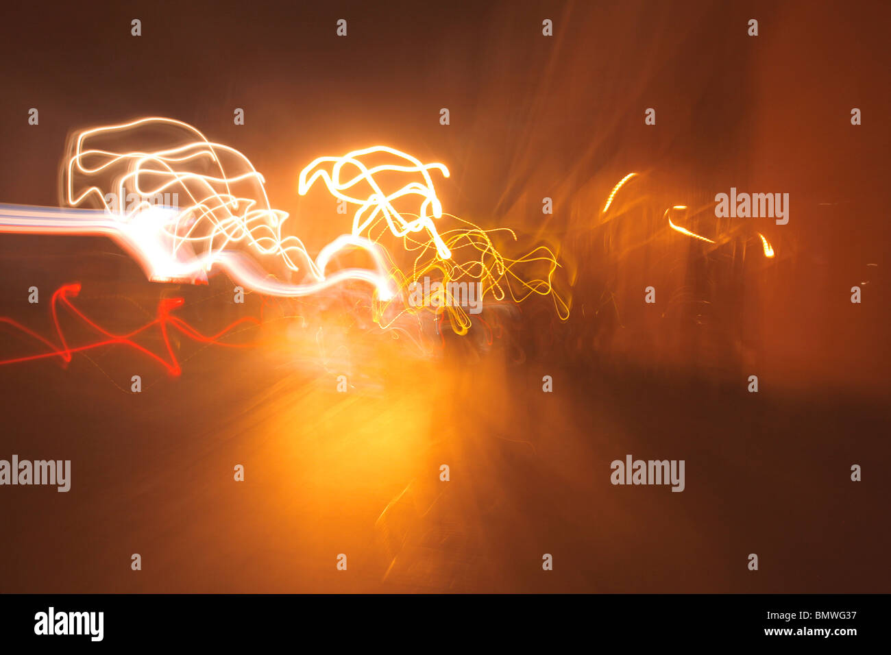 Esposizione a lungo per le strade di Bangkok sul retro di un moto taxi Foto Stock