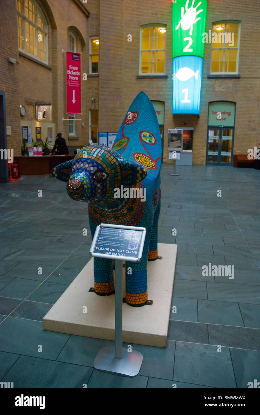 Wold Museum lobby quartiere culturale di Liverpool England Regno Unito Europa Foto Stock