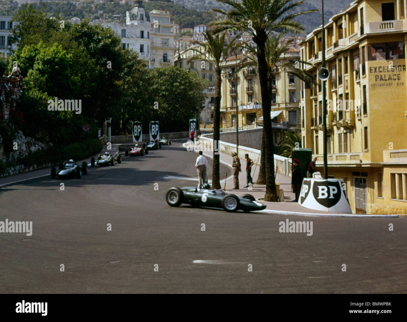 Graham Hill nel BRM P57 conduce il Grand Prix di Monaco del 1963, che è andato a vincere Foto Stock
