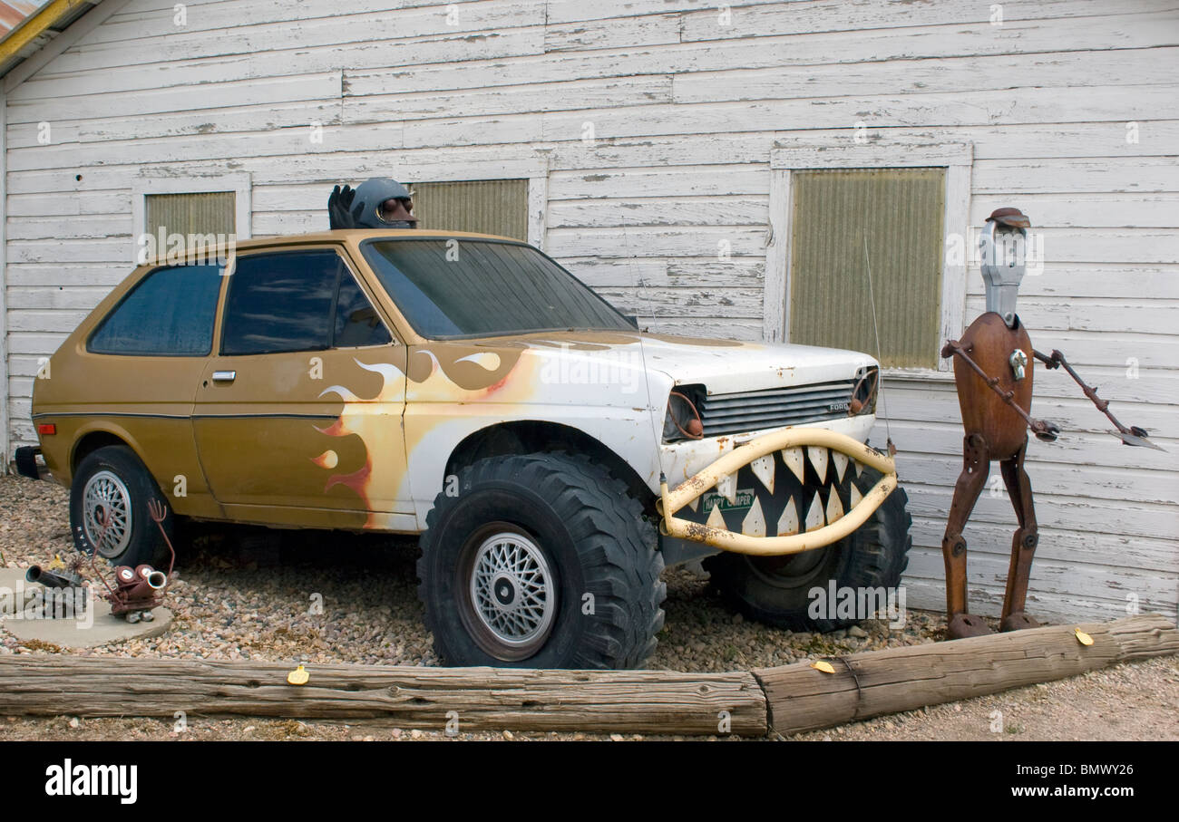 Lo zoo di Swetsville a Fort Collins, Colorado, espone stravaganti sculture metalliche di Bill Swets, mescolando arte, creatività e divertimento all'aperto. Foto Stock