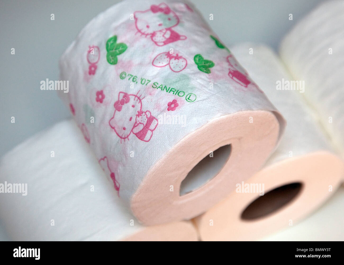 Fragola profumata di Hello Kitty carta igienica dal Giappone Foto stock -  Alamy