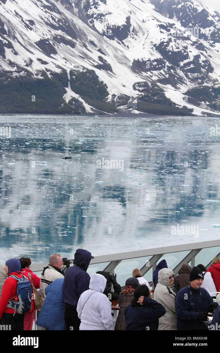 La crociera spento il ghiacciaio Hubbard, Alaska Foto Stock