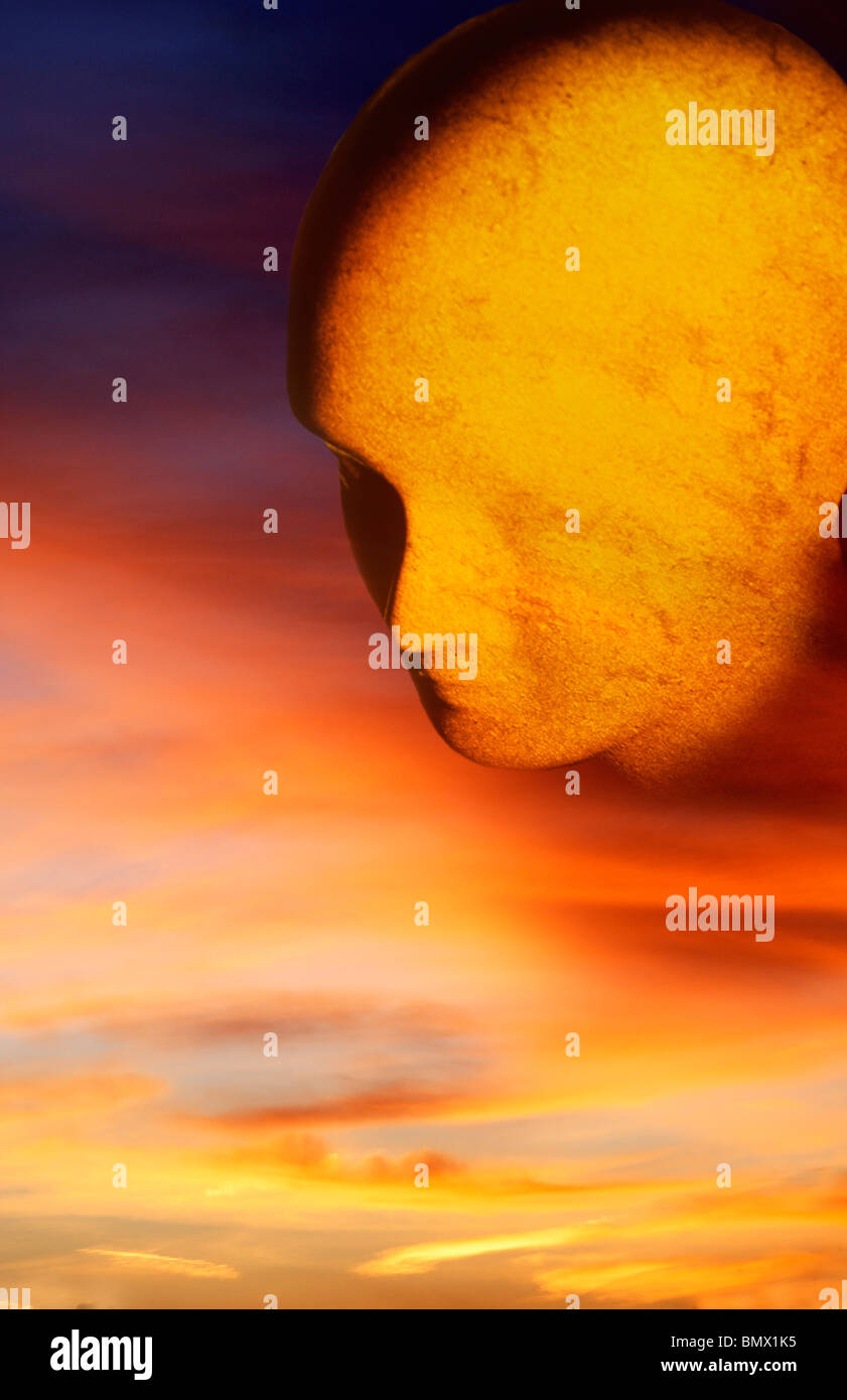 La testa nelle nuvole Foto Stock