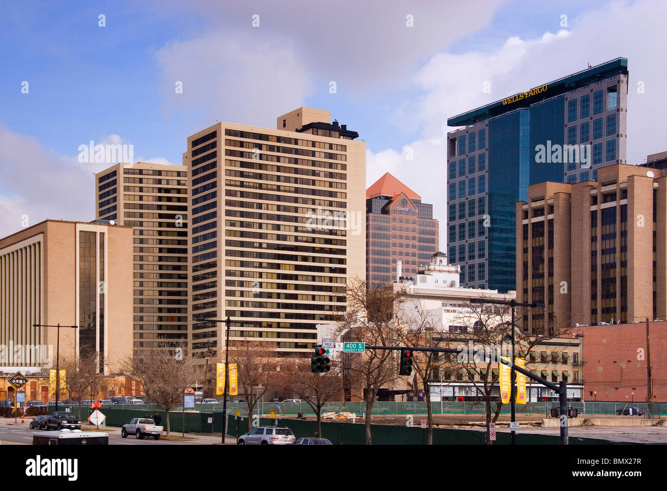 Vista parziale del centro cittadino di Salt Lake City nello Utah che mostra la Wells Fargo Center, un centro dello Utah, American torri e altri prominen Foto Stock