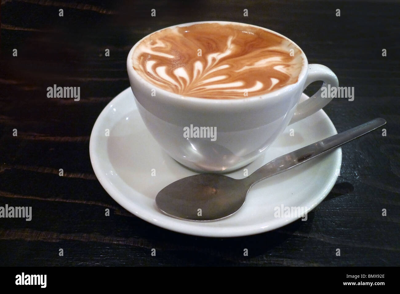 Caffè in 'Flat white' cafe in Soho Foto Stock
