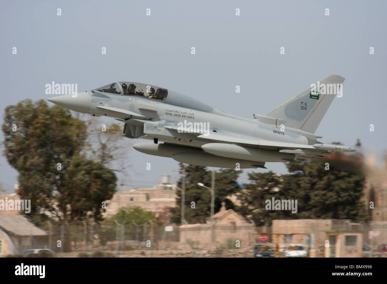 Royal Saudi Air Force Eurofighter Typhoon caccia militare aerei a reazione decollo Foto Stock