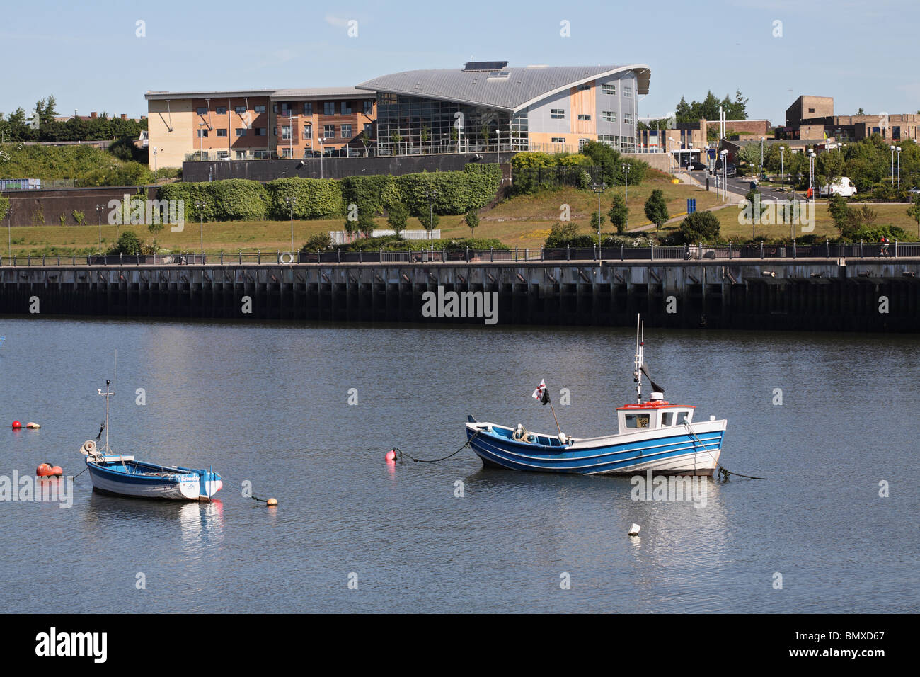 San Pietro sixth form college si vede attraverso il fiume indossare a Sunderland, England, Regno Unito Foto Stock